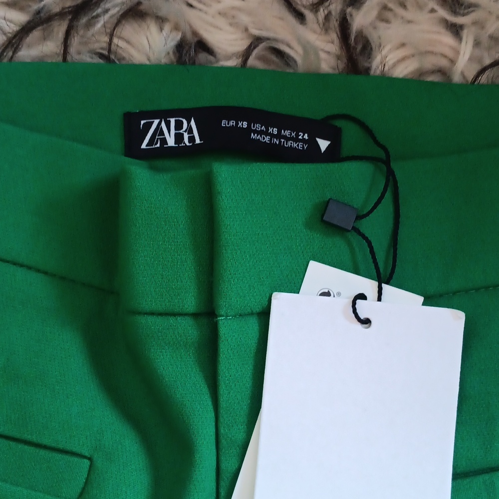 Vibrant Green Pants - Picture 2 of 3